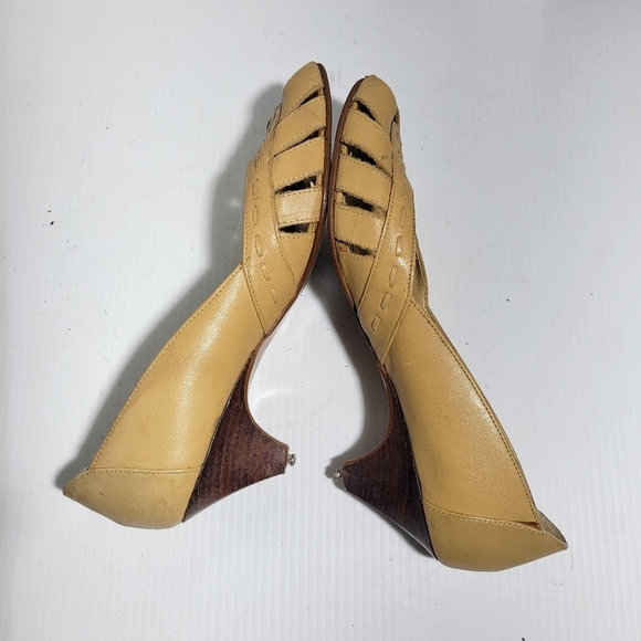 ❤️ 3 for $35 Vintage peep toe low kitten leather cut out heels beige oatmeal 6.5 - Picture 6 of 9